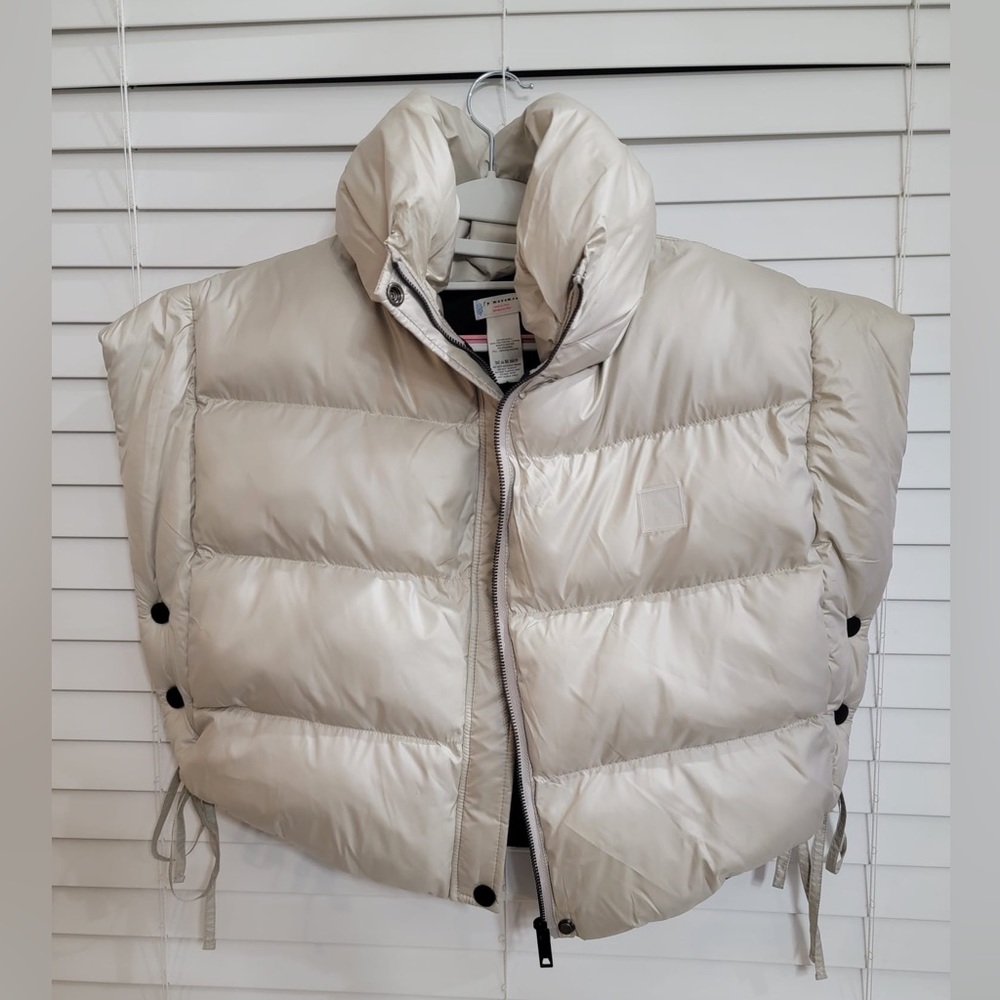 FREE PEOPLE Beige Puffer Jacket
Size All
New with Tag
